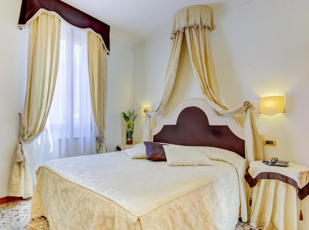 Hotel Hesperia Venetië Buitenkant foto
