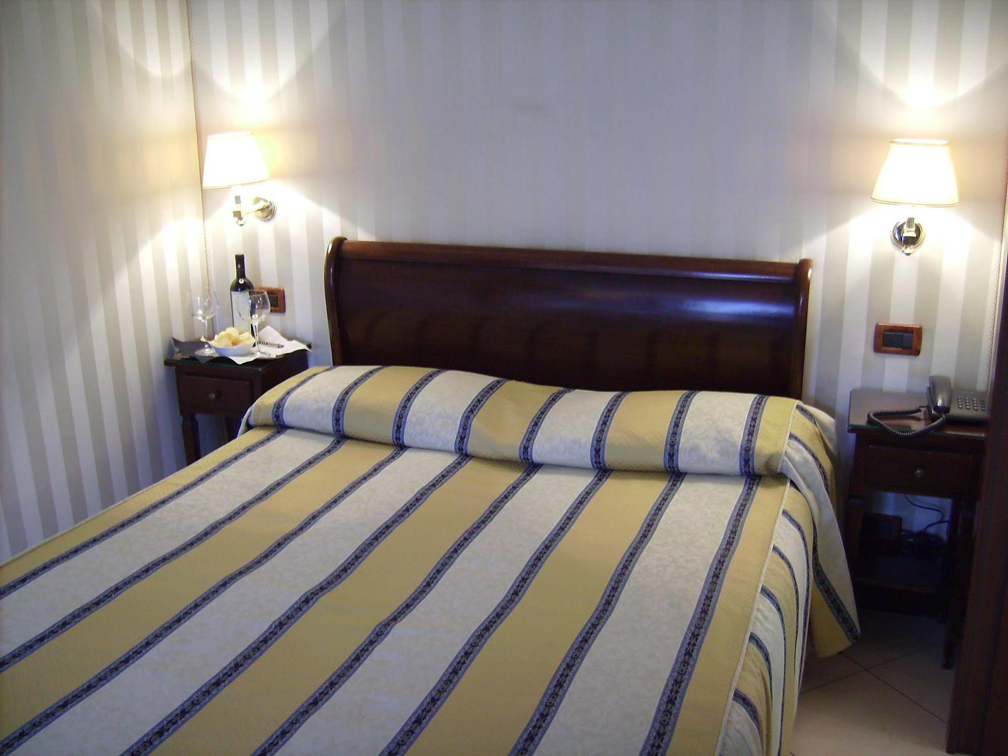 Hotel Hesperia Venetië Buitenkant foto